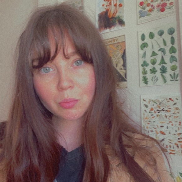 Meet your Posher, Amber - Picture 2 of 2